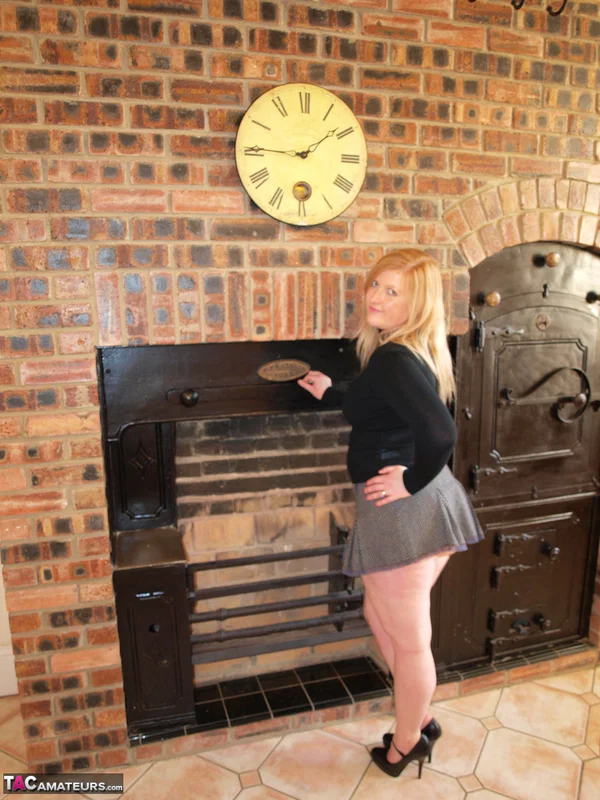 Overweight amateur Samantha gets naked in her kitchen other than a microskirt  - BBW, Chubby, Thick, Curvy, Upskirt, MILF, PAWG, Ass, Pussy, Spreading  - Photo 1
