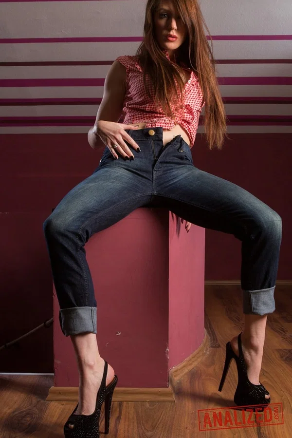 Brunette sweetie Samantha Bentley takes down her jeans and flaunts her twat  - Natural Tits, Masturbation, Sexy, British, Jeans, Ass, Perfect, Pussy, White, Beautiful  - Photo 1