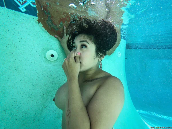 Big boobed Asian cougar Mia Little enjoys poolside sex with Johnny Sins  - Underwater, Pool, Wife, Bikini, MILF, Reality, Short Hair, Wet, Brunette, High Heels  - Photo 17