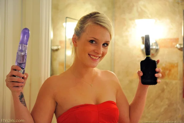 Glamorous babe Whitney fucks her pussy with a hair brush in the bathroom  - Fetish, Massage, Amateur, Beautiful, Glamour, Spreading, Feet, Pussy, Babe, Solo  - Photo 18