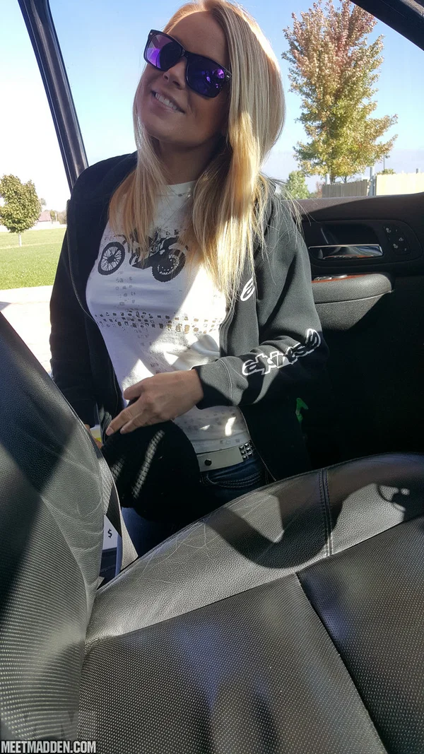 Amateur girl Meet Madden goes topless while driving in sunglasses  - Amateur, MILF, Outdoor, Jeans, Glasses, Babe, Blonde, Clothed, Skinny, Big Tits  - Photo 4