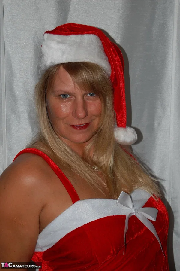 Blonde amateur Sweet Susi toys her shaved vagina during an Xmas themed shoot  - Christmas, MILF, Amateur, Mature, Blonde, Lingerie, Hairy, Babe, Masturbation, Big Tits  - Photo 2
