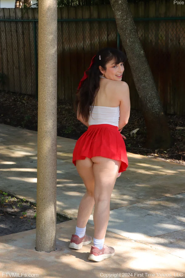 FTV MILFs featuring Pixie XXX Pics  - MILF, Public, Petite, Amateur, Massage, Perfect, Outdoor, Feet, Non Nude, Spreading  - Photo 5