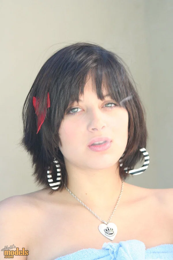 Brunette MILF Ellie Idol frees her naked body from bath towel while smoking  - Amateur, MILF, Face, Smoking, Outdoor, Brunette, Babe, Beautiful, Solo  - Photo 2