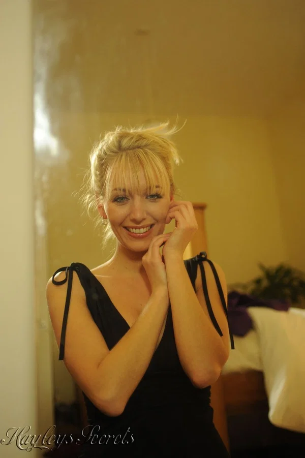 Blonde amateur Hayley Marie Coppin shows her great tits while getting dressed  - Natural Tits, Amateur, Blonde, MILF, Clothed, Lingerie, Big Tits, Close Up, Panties, Babe  - Photo 8