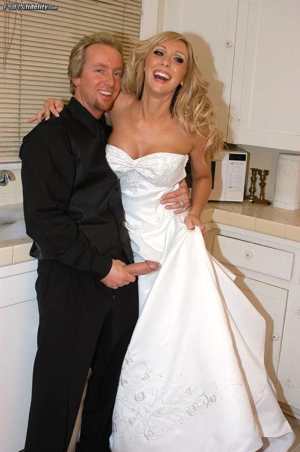 Blue-eyed blonde Jessica Lynn shows her fake tits on her wedding day  - Wife, Housewife, MILF, Jeans, Perfect, Dress, Pornstar, Blonde, Non Nude, Big Tits  - Photo 12