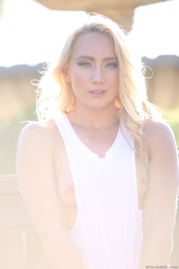Blonde American babe AJ Applegate flashes her killer ass and pussy in public  - Skirt, Pornstar, Upskirt, Outdoor, Ass, Blonde, Non Nude, Shaved, Spreading, Asshole  - Photo 16