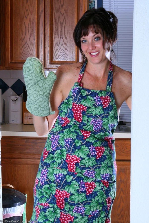 Mature housewife Sydney shows off her big ass and spreads her yummy pussy  - Kitchen, Mature, MILF, Amateur, Hairy, Pussy, Short Hair, Spreading, Asshole, Tiny Tits  - Photo 1