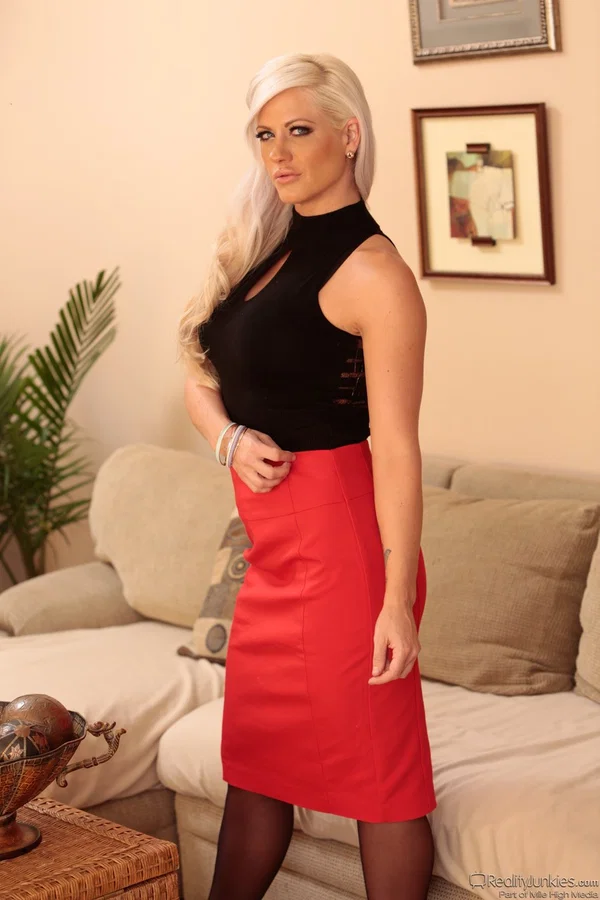 Blonde mom in sexy lingerie Holly Heart shows her big ass and pussy in a solo  - MILF, Hardcore, Pussy, Big Tits, Blonde, Non Nude, Spreading, Legs  - Photo 4