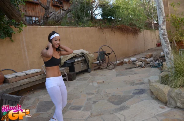 Flexible amateur Latina cutie Teanna Trump works out in yoga pants outdoors  - Nun, Latina, Amateur, Clothed, Flexible, Outdoor, Yoga Pants, Brunette, Close Up, Spreading  - Photo 9