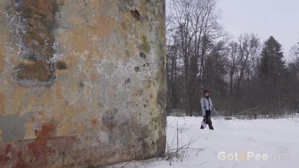 Pretty girl Veronica reveals her shaved pussy while pissing in the snow  - Pissing, Public, Pantyhose, Outdoor, Spreading, Close Up, Skirt, Pussy, Shaved, European  - Photo 1