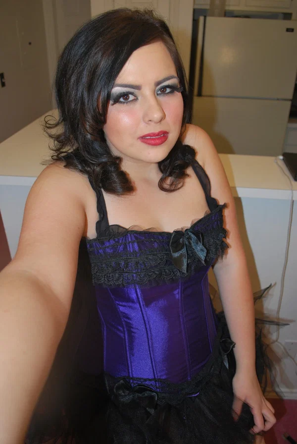Chubby amateur girl Beth Cole reveals her natural tits and poses naked  - Selfie, Thick, Curvy, Chubby, Amateur, BBW, Big Tits, Brunette, Non Nude, Swingers  - Photo 5