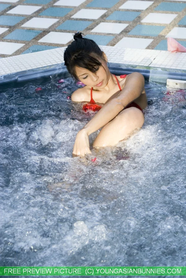 Young Japanese girl tales off her bikini in an outdoor hot tub  - Asian, Amateur, Pool, Teen, Underwater, Outdoor, Babe, Brunette, Bikini, Glamour  - Photo 7