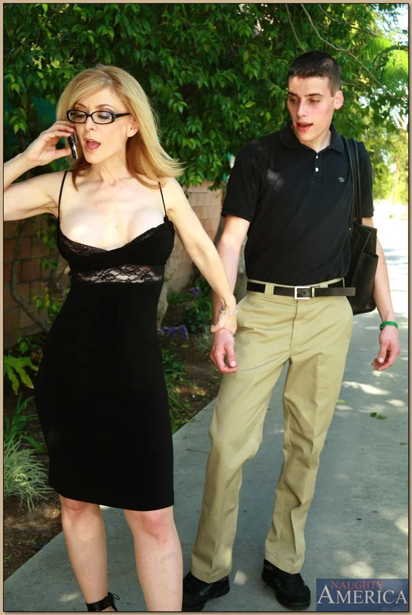 Mature porn icon Nina Hartley joins in threesome with teen Calliste & her BF  - Cougar, MILF, Groupsex, Pussy, Big Tits, Redhead, Skirt, Natural Tits, Blonde, Blowjob  - Photo 6
