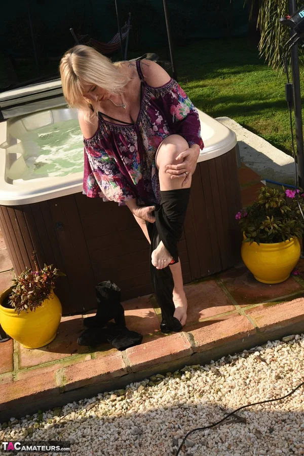 Fat older blonde Melody peels off black leggings afore an outdoor hot tub  - Mature, BBW, Curvy, Thick, Yoga Pants, Pool, Chubby, Amateur, Outdoor, Non Nude  - Photo 12