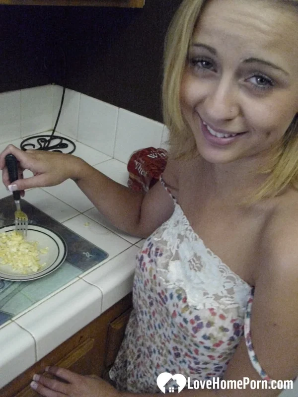 Pretty amateur wife Katty West strips and shows her big tits while cooking  - Homemade, Wife, Amateur, Blonde  - Photo 14