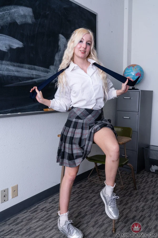 ATK Galleria featuring Vera Bliss XXX Images  - White, Blonde, Amateur, Cute, Teen, Skinny  - Photo 7