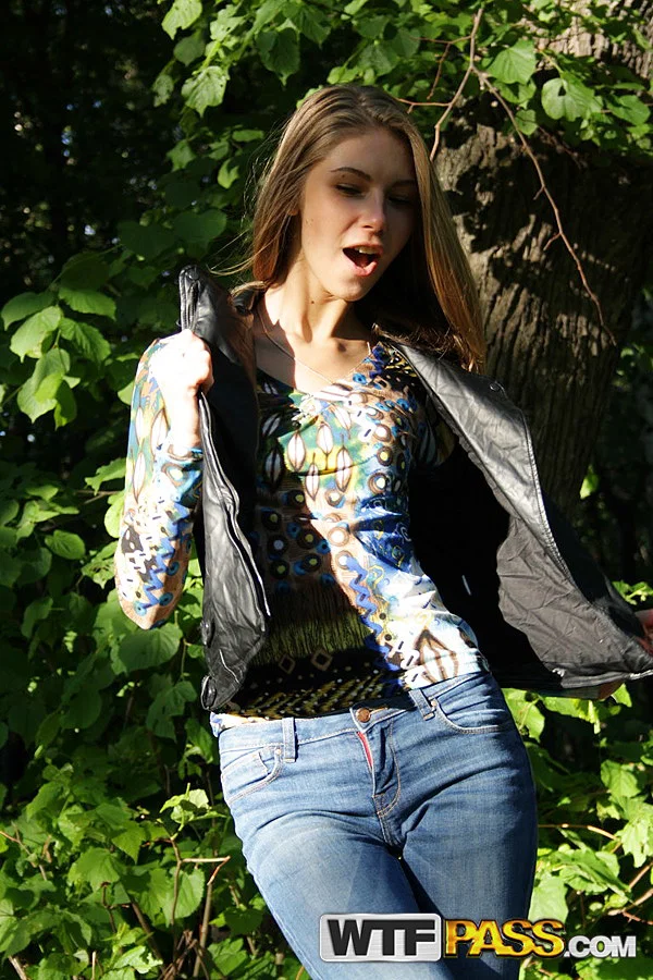 Slim amateur uncovers her small tits in blue jeans during homemade action  - Homemade, POV, Perfect, Teen, Russian, Amateur, Face, Jeans, Outdoor, Clothed  - Photo 3