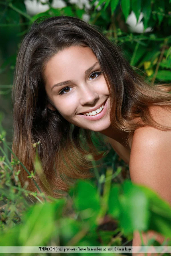 Cute teen Arina F showcases her bald twat after getting naked afore greenery  - Teen, Cute, Outdoor, Beautiful, Babe, Shaved, Brunette, European, Model, Spreading  - Photo 9