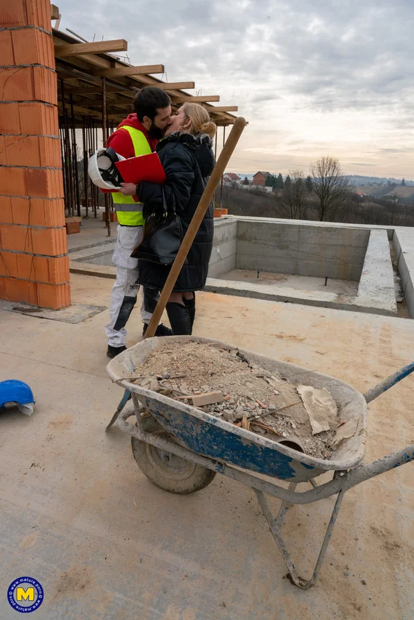 Mature supervisor Layla blows and fucks two construction workers  - Public, Mature, Chubby, Thick, Curvy, Groupsex, Amateur, Clothed, Outdoor, Pussy  - Photo 3