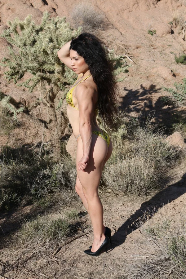 Sexy bodybuilder Tia show her amazing ass and poses in a desert  - High Heels, Bikini, Outdoor, Legs, Sports, Non Nude  - Photo 10