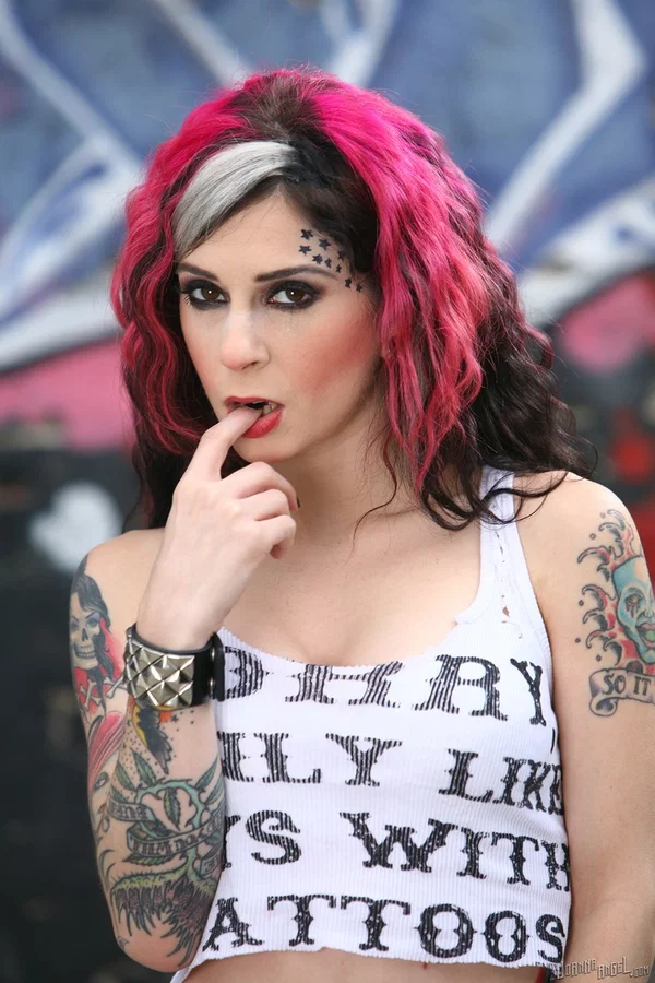 Super sexy alt model Joanna Angel peels her jeans in the alley to flaunt ass  - Arab, Fetish, Redhead, Pussy, Big Tits, Short Hair, Non Nude, Spreading  - Photo 8