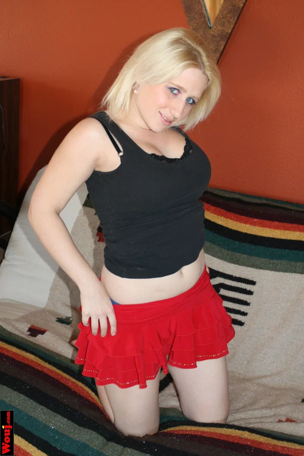 Blonde babe Wouj shows off her big ass in a thong in hot upskirt action  - Upskirt, Feet, Amateur, Skirt, Ass, Undressing, PAWG, Clothed, Beautiful, Babe  - Photo 7