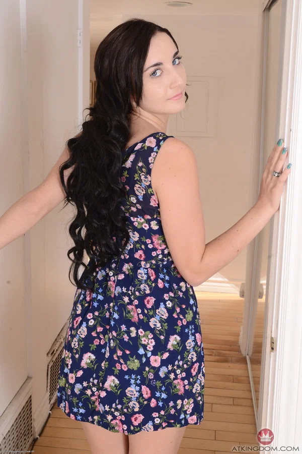 American teen Jade Amber strips in the hallway & shows her big ass & holes  - Amateur, Teen, White, Cute, Blonde  - Photo 2