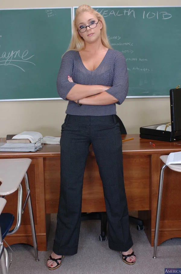 Hot American teacher Heidi Mayne blows off her strong student in the classroom  - Teacher, Pussy, Blowjob, Pussy Licking, Big Clit, Cumshot, Tattoo, Ass, Undressing, Kissing  - Photo 1