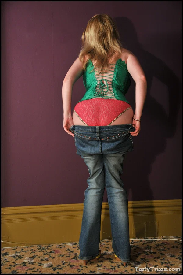 Mature amateur Tasty Trixie looses her big boobs from a corset in blue jeans  - Mature, Jeans, MILF, PAWG, Big Tits, Ass, Nipples, Natural Tits, Close Up, Blonde  - Photo 15