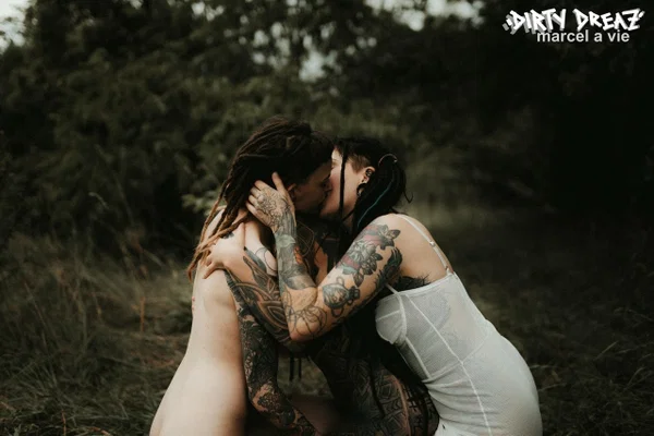 Three tattooed girls share lesbian kisses in long grass near a fir tree  - Tattoo, Humping, Threesome, Fetish, Lesbian, Ass, Ass Licking, Outdoor, Pigtails, Kissing  - Photo 16