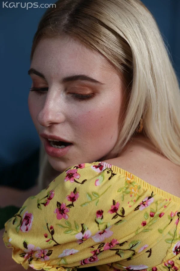 Horny teen Lilly Bella sucks and fucks the delivery guy to get a free pizza  - Caught, Amateur, Teen, Big Cock, Hardcore, Blonde, Pussy, Reality, Spreading, Shaved  - Photo 14