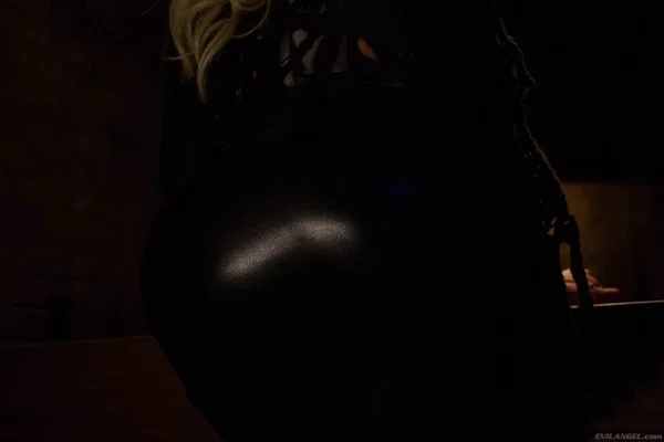 Excited vampiress Anikka Albrite tries to find a partner for coition  - Pale, Blonde, Brunette, Non Nude  - Photo 7