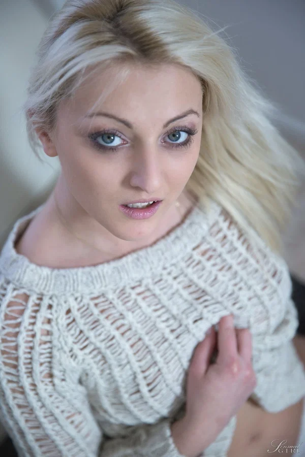 Blonde solo girl Katy Rose doffs her sweater and underwear to pose nude  - Babe, Beautiful, Teen, Solo, Glamour, Blonde, Cute, Model, Pussy, Spreading  - Photo 4