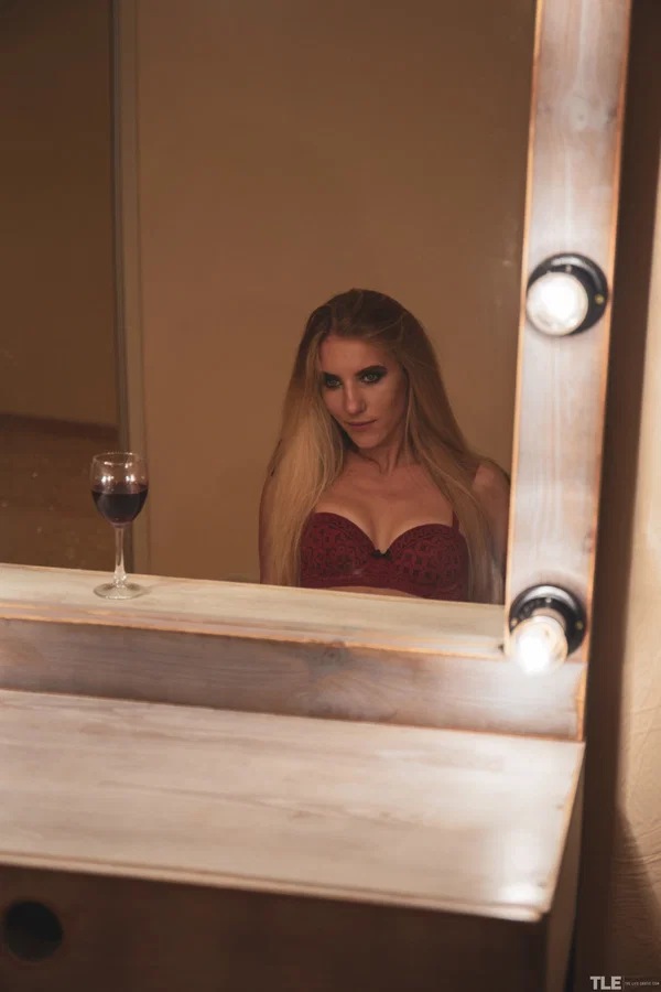 Petite Ukrainian Kerry Bradshow strips off her lingerie & brushes her hair  - Ukrainian, Petite, Blonde, Sexy, Ass, PAWG, Spreading, Beautiful, Babe, Undressing  - Photo 2