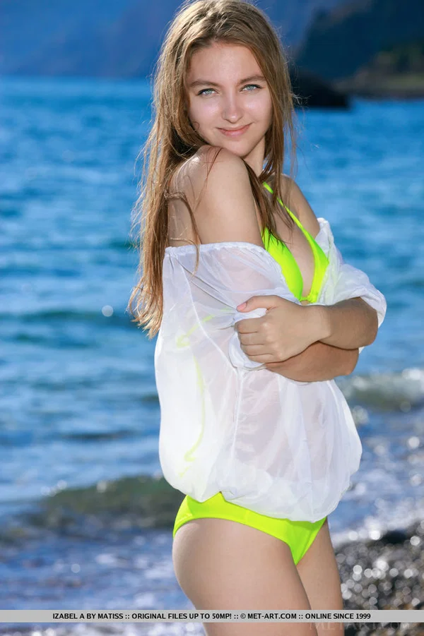 Teen babe Izabel A sporting nice camel toe outdoors on beach in bikini  - Beach, Outdoor, Babe, Cameltoe, Shaved, Teen, Bikini, Beautiful, Spreading, Pussy  - Photo 6