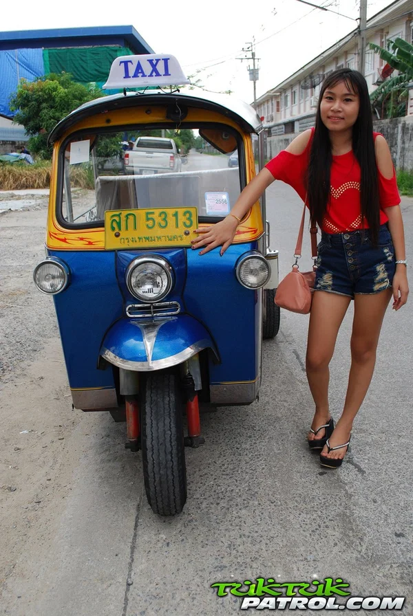 Pretty Asian Bew rides in a tuk tuk while showing her hot legs in booty shorts  - Thai, Mom, Asian, Amateur, Sexy, Tall, Skinny, British  - Photo 2