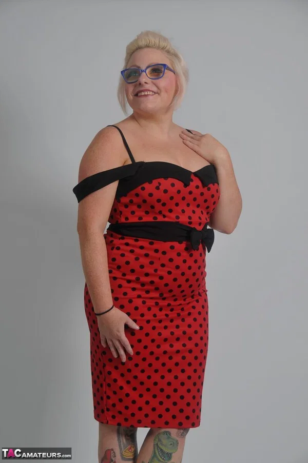Tattooed blonde Mollie Foxxx removes her dress while wearing glasses  - Mature, Chubby, Thick, Curvy, Lingerie, Glasses, British, Redhead, BBW, Tattoo  - Photo 3