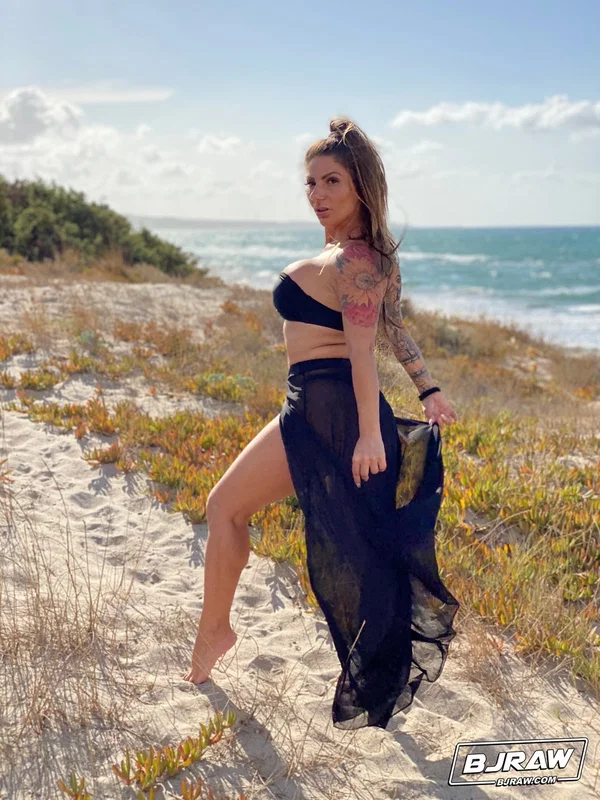 Inked Italian slut Lily Veroni wanks a dick with her big tits & sucks it  - Italian, Tattoo, POV, Beach, MILF, Pussy, Blowjob, Spreading, Facial, Big Tits  - Photo 6