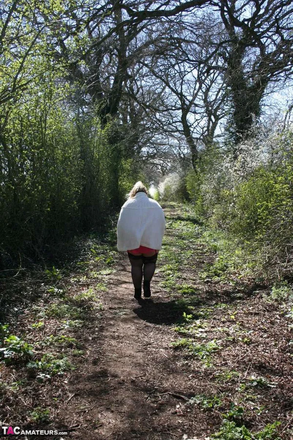 British fatty Lexie Cummings unleashes her big ass in a rural location  - Mature, Curvy, Lingerie, Chubby, Amateur, Stockings, Glasses, Thick, BBW, Outdoor  - Photo 16