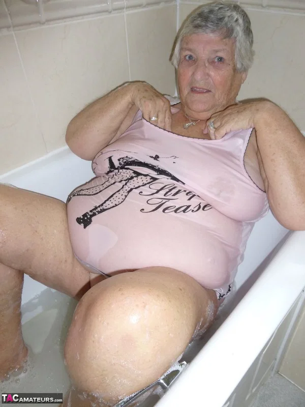 Old British fatty Grandma Libby gets naked while taking a bath  - SSBBW, Granny, BBW, Chubby, Bath, Thick, Curvy, Short Hair, Big Tits, Saggy Tits  - Photo 12