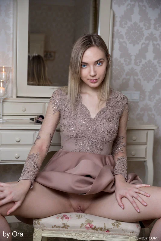 Nice teen Oxana Chic shows her tight ass and pussy at the same time  - Upskirt, Spreading, Skirt, Teen, Ass, Beautiful, Face, Pussy, PAWG, Shaved  - Photo 3