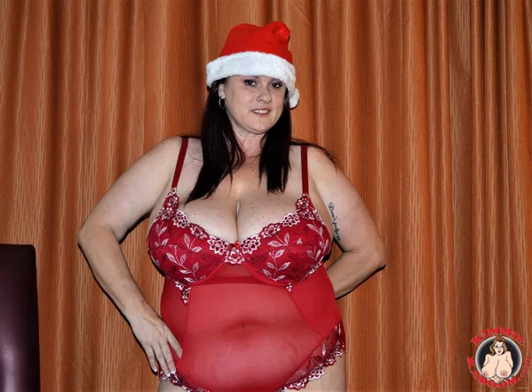 Horny mom with monster boobs Kimmie Kaboom reveals her curves in a Xmas cap  - Christmas, Bodysuit, BBW, Curvy, Chubby, Thick, Big Tits, Undressing, POV, Cumshot  - Photo 8