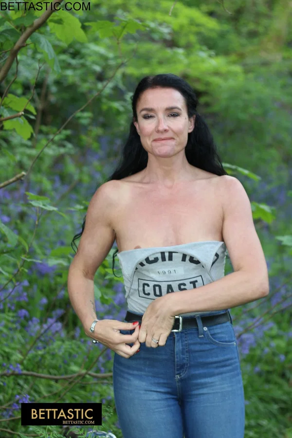Beautiful brunette Bettastic shows her athletic body in jeans outdoors  - MILF, Amateur, Undressing, Jeans, Tall, Outdoor, Beautiful, Sexy, Brunette, Non Nude  - Photo 13