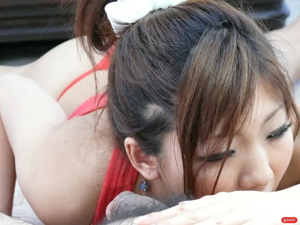 Pretty Asian babe Mahiru Tsubaki treats a man with a small dick to a hot BJ  - Japanese, Asian, Petite, Brunette  - Photo 3