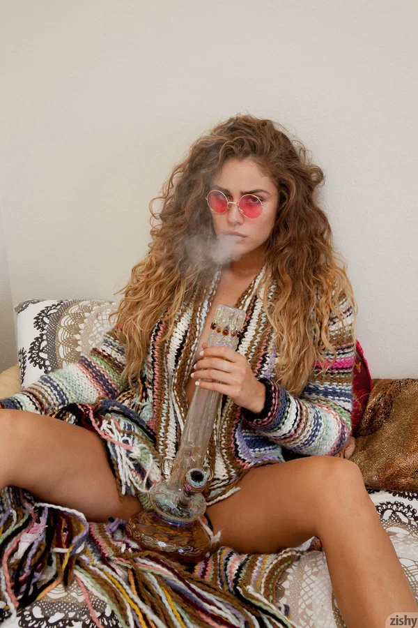 Hot babe Serina Cardoni smokes shisha & models sexy body in different outfits  - Curly, PAWG, Girlfriend, Jeans, Clothed, Petite, Teen, Smoking, Beautiful, Non Nude  - Photo 7