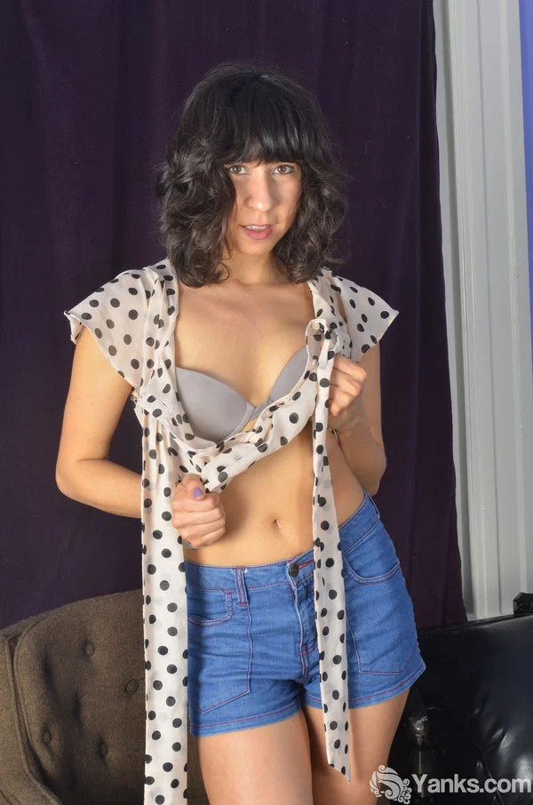 First timer Vivi Marie shows the soles of her feet and natural pussy at once  - MILF, Amateur, Latina, Clothed, Shorts, Hairy, Close Up, Boots, Pussy, Undressing  - Photo 5