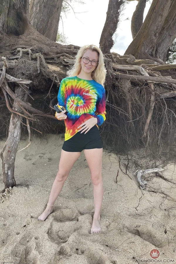 Petite blonde teen Riley Star shows her trimmed pussy up close on her bed  - Girlfriend, Amateur, Teen, Beach, Feet, Hairy, Pussy, Petite, Step Sister, Blonde  - Photo 4