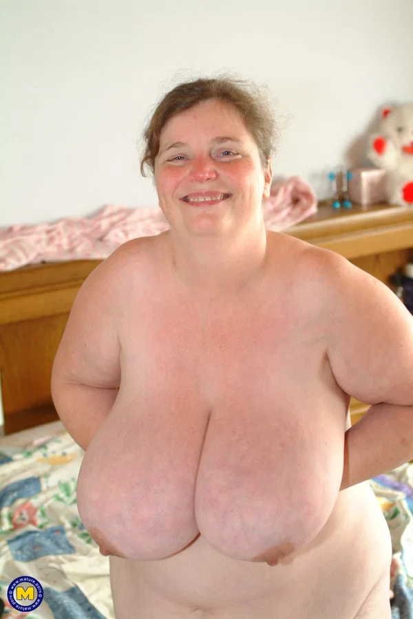 Mature BBW Eefje kisses and snuggles her huge juggs in her bedroom  - BBW, Saggy Tits, Mature, Nipples, Thick, Amateur, Chubby, Pussy, Curvy, Big Tits  - Photo 20