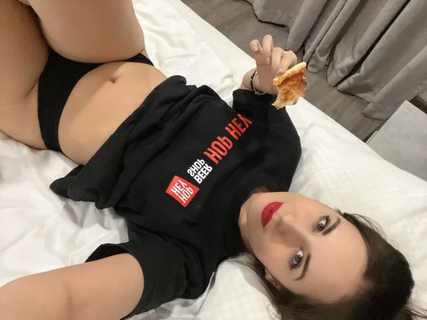 Sexy babe Alina Berryy shows her sweet small tits while eating a pizza  - Glamour, Beautiful, Non Nude, Solo, Babe, Model, Panties, Feet, Tiny Tits, Short Hair  - Photo 15